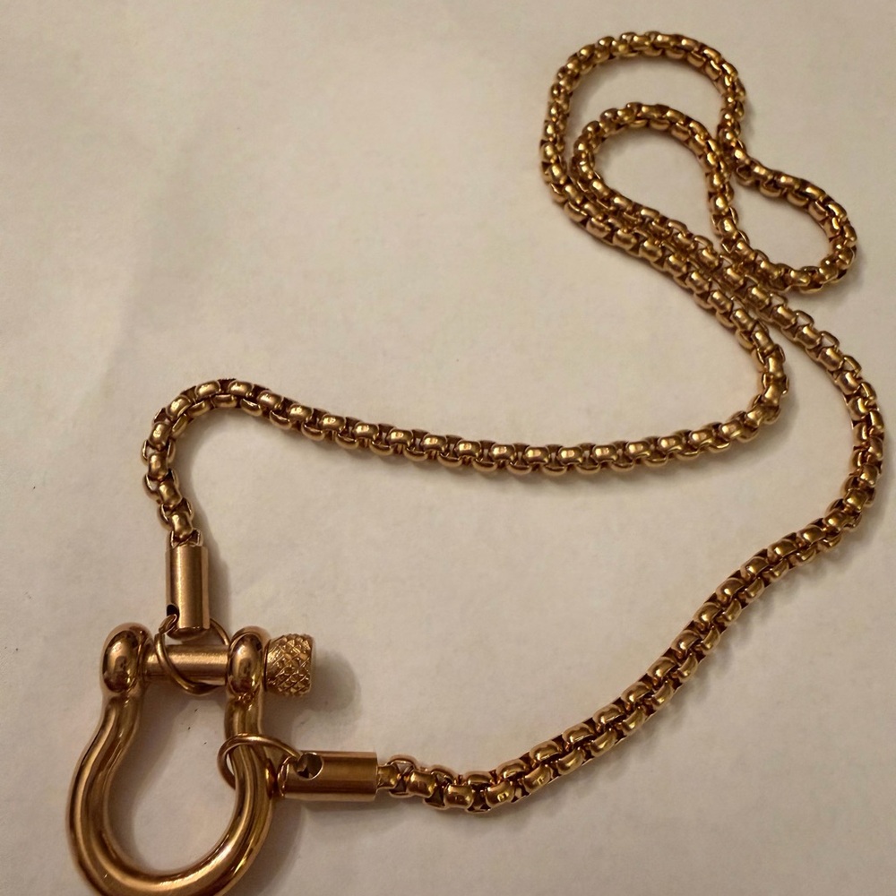 Elegant Gold Chain Necklace - Picture 4 of 4